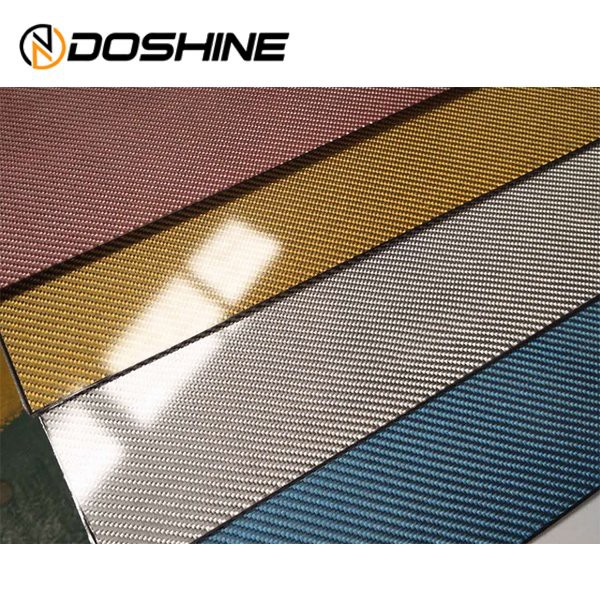 Kerge süsinikkiudplaat